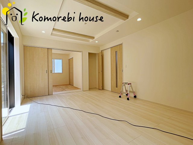 上尾市小泉　3期　新築一戸建て　ブルーミングガーデン　01の居間・リビング|リビングです