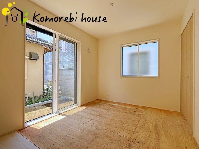 上尾市小泉　3期　新築一戸建て　ブルーミングガーデン　01の和室|和室があれば客間としても活用できます