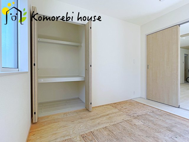 上尾市小泉　3期　新築一戸建て　ブルーミングガーデン　01の和室|落ち着いた雰囲気の和室付きです