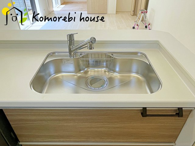 上尾市小泉　3期　新築一戸建て　ブルーミングガーデン　01のキッチン|使いやすいキッチンです