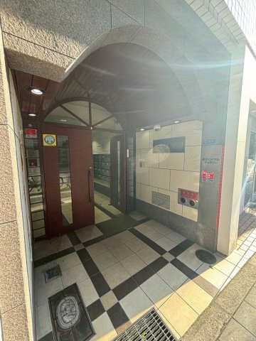 サンビラ大手前のエントランス