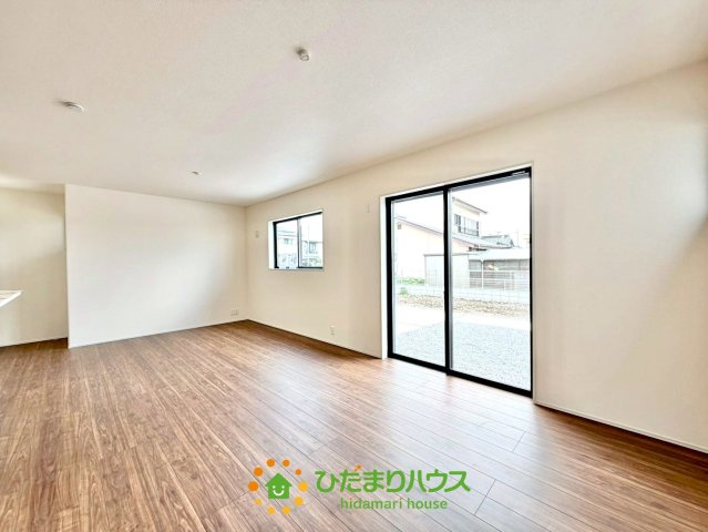 加須花崎　新築一戸建て　02　リーブルガーデンの居間・リビング