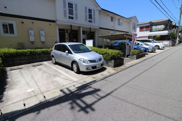 アンソレイエの駐車場