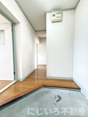 見能林ハイツの玄関