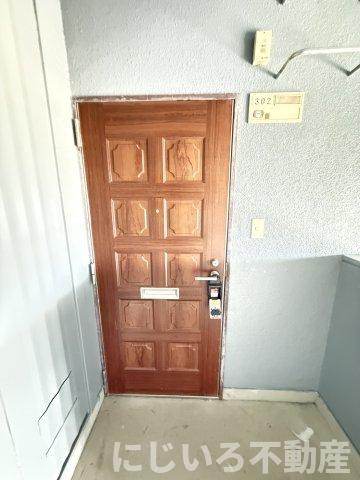 見能林ハイツの玄関