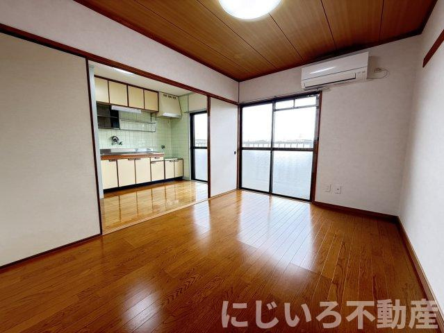 見能林ハイツの居間・リビング