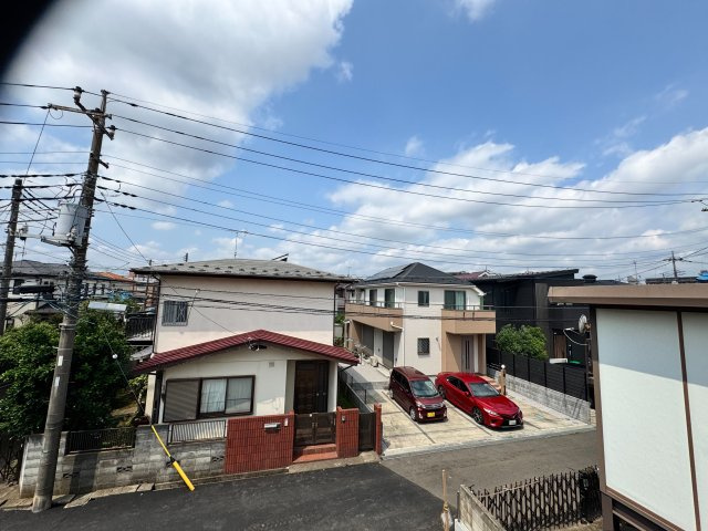 狭山市北入曽新築戸建の展望|周囲に高い建物がなくのびやかな眺望が広がる心地よい住環境。窓を開ければ自然の風が通り抜け開放感ある暮らしを楽しめます。

