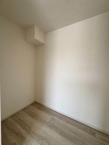 狭山市北入曽新築戸建の収納|大容量のウォークインクローゼットは衣類や季節物をまとめて収納ができ、部屋をすっきり保てる嬉しい空間。
