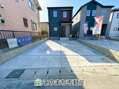 【駐車場】 | Livele Garden.S　第5下野小金井4号棟 | 横並びに2台駐車可能♪コンクリート舗装された駐車場は雨の時も水たまりにならずに便利です♪
