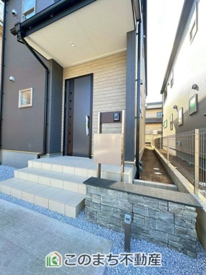 【エントランス】 | Livele Garden.S　第5下野小金井4号棟 | 雨の日のご帰宅も安心の玄関ポーチ♪