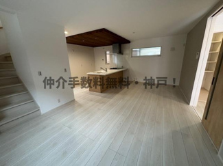 【居間・リビング】 | 神戸市須磨区関守町3丁目　新築戸建　仲介手数料無料！ | ゆったりとした居間です