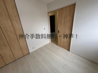【洋室】 | 神戸市須磨区関守町3丁目　新築戸建　仲介手数料無料！ | 明るい洋室です