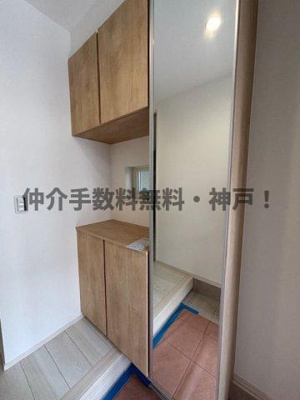 【玄関】 | 神戸市須磨区関守町3丁目　新築戸建　仲介手数料無料！ | 落ち着いた玄関です