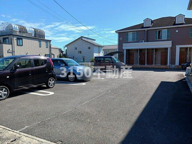 リーフィ弐番館Ｂの駐車場