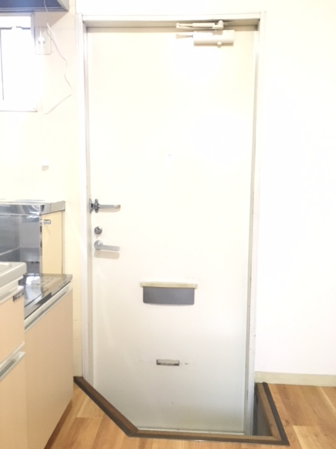 ビーフリーＡ棟の玄関