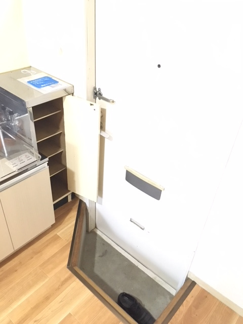 ビーフリーＡ棟の玄関