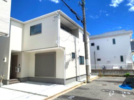 【外観】 | 堺市東区菩提町五丁1期　2号地 | 全2棟の新築分譲住宅！南海高野線「初芝」駅まで徒歩17分。スーパーやコンビニなど、生活利便施設が徒歩圏内に揃っています。