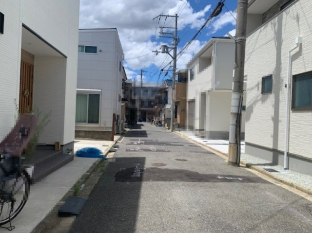 【前面道路含む現地写真】 | 堺市東区菩提町五丁1期　2号地 | 前面道路は南側幅員約4.5m。間口は10.88mと広々！ぜひ一度、現地をご覧ください。
