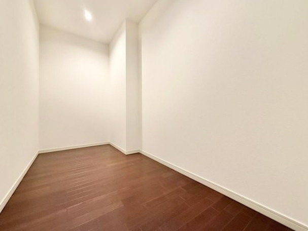 【中古マンション】サンクレイドル若葉サヴァビアンの収納|キッチン横には便利なファミリークローゼットがあります☆