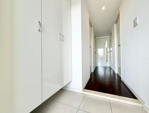 【中古マンション】サンクレイドル若葉サヴァビアンの玄関|綺麗な玄関ホールです！