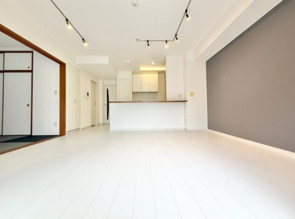 【中古マンション】サンクレイドル若葉サヴァビアンの居間・リビング|15.6帖LDKです！