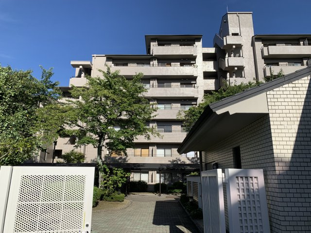 パークハイム宝ヶ池銀杏館の外観