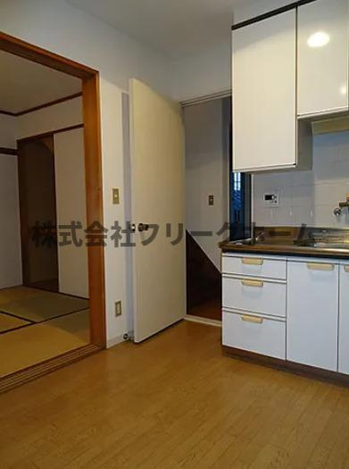 三鷹市牟礼４丁目のアパートの居間・リビング