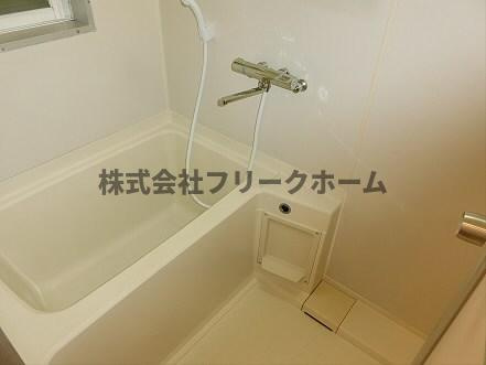 三鷹市牟礼４丁目のアパートの浴室