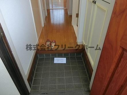 三鷹市牟礼４丁目のアパートの玄関