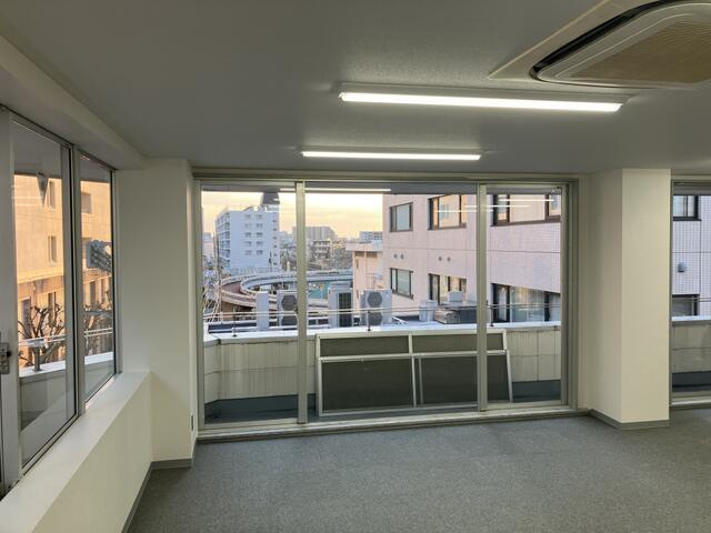かまやビルのロビー| 