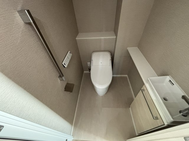 梅田ガーデンレジデンスのトイレ|手洗い器付きのトイレです。