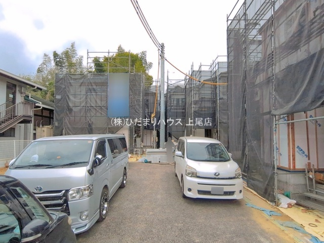 北区本郷町1065番　新築戸建　ハートフルEの前面道路含む現地写真