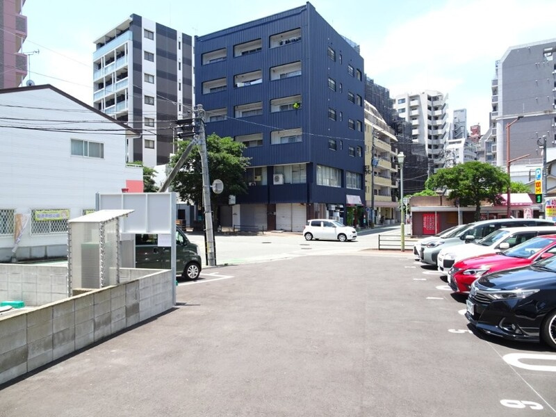 仙成ビルのエントランス