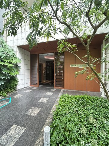 アーバンフラッツ瓦町のエントランス
