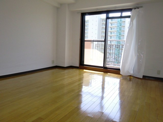 大阪市淀川区野中南２丁目の賃貸マンションの居間・リビング