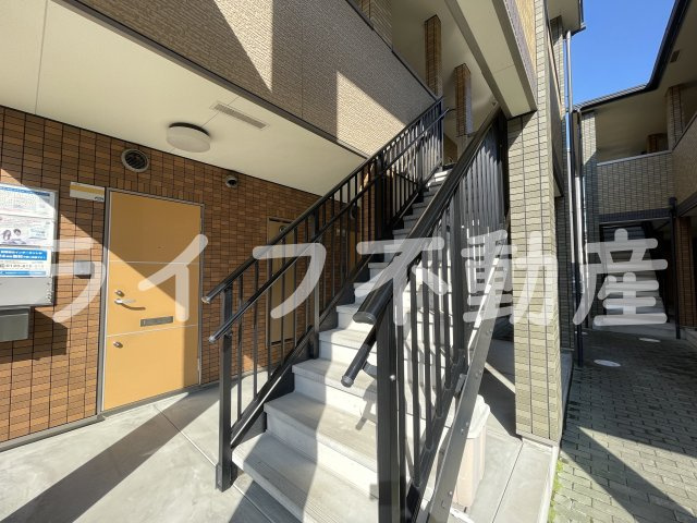 アルベージュ八戸ノ里Ⅱ番館のエントランス|毎日通るエントランスはこのようになっています