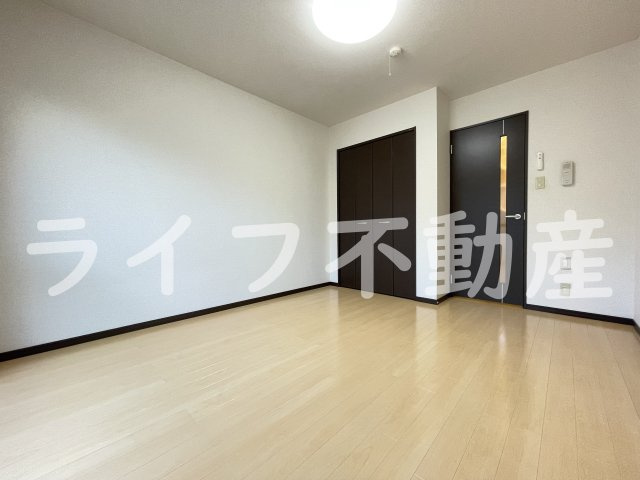 アルベージュ八戸ノ里Ⅱ番館の内装|明るい室内です