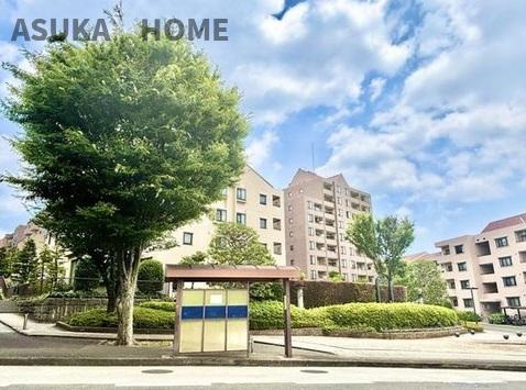 シンフォニックヒルズふれあいの街3号棟の周辺|マンションから近くに4駅4路線利用可能なバス停があります。