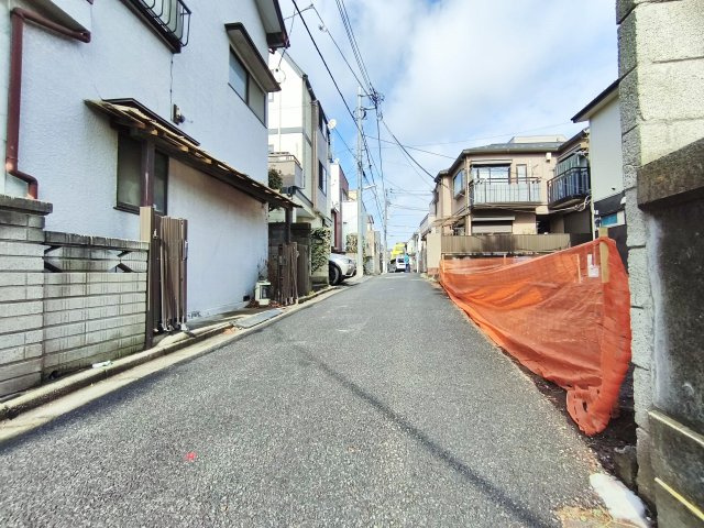 練馬区北町1丁目 限定1区画の前面道路含む現地写真|駅徒歩10分！
コンビニや、スーパー、ドラックストア等も近くに揃い便利な立地
駅前にはシアターの入るイオン板橋ショッピングセンターもございます