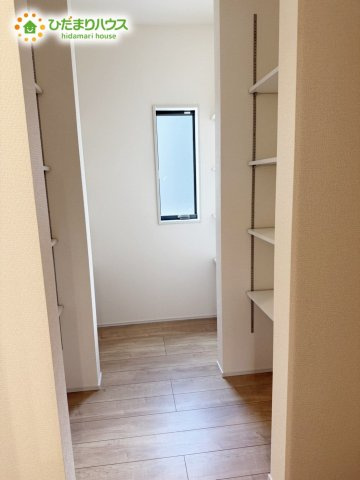 木間ヶ瀬Ⅵ（独立戸建10棟）　新築戸建　4号棟の収納|パントリー完備で散らかりがちなキッチン回りもラクラクお片付けできちゃいます！(*^-^*)							
