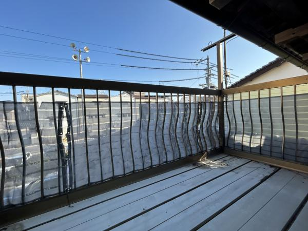 高知市高須2丁目　中古一戸建てのバルコニー|遮るもののない開放的なバルコニーは洗濯物も快適♪