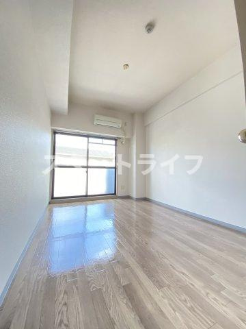 大阪市淀川区木川西３丁目の賃貸マンションの居間・リビング