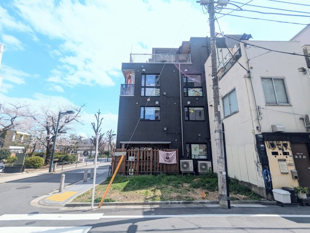 江東区富岡１丁目の売地の前面道路含む現地写真
