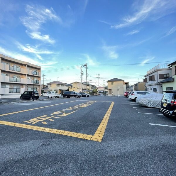 グランド左右木の駐車場