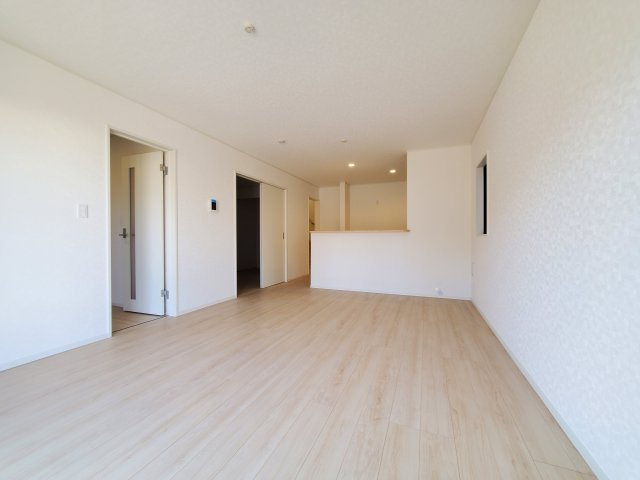 三郷市　早稲田6丁目　新築戸建　全4棟の居間・リビング|ゆったり過ごせる居間です