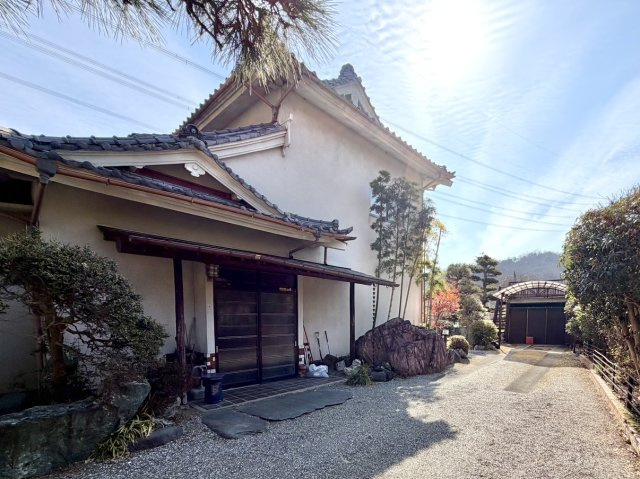 【中古戸建】高崎市乗附町　の外観|■外観｜特徴のある個性的な住まいと美しい街並み、そして住みやすい環境を、ぜひ現地でご覧になりませんか。お気軽にお問合せください(^^)  