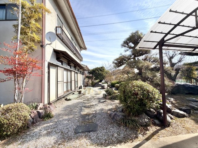 【中古戸建】高崎市乗附町　の庭|■お庭｜ひろーいお庭ではBBQや家庭菜園も楽しめる空間です♪
