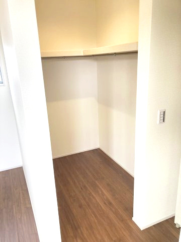 リーブルガーデンS前橋市樋越町第４　2号棟の収納|２階洋室1収納ウォークインクローゼットです