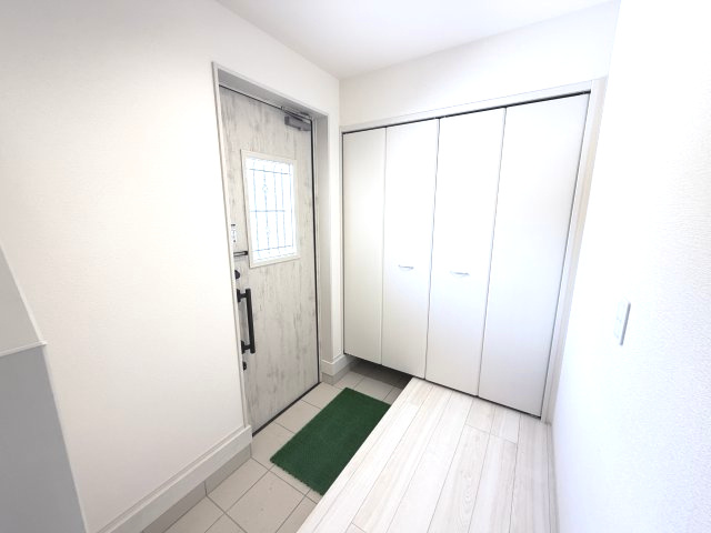 リーブルガーデンS前橋市樋越町第４　2号棟の玄関|玄関ホールも広々しています。