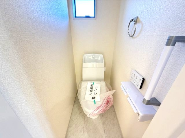 リーブルガーデンS前橋市樋越町第４　4号棟のトイレ|2階トイレです。清潔感のある白を基調としています。